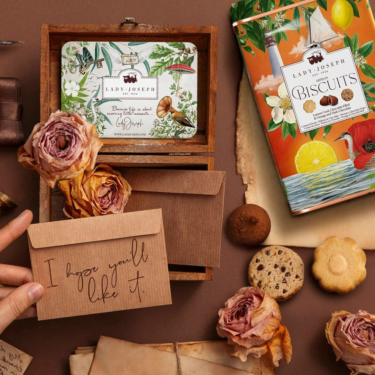 Lady Joseph Keksit Lady Joseph Keksilajitelma lahjalaatikossa