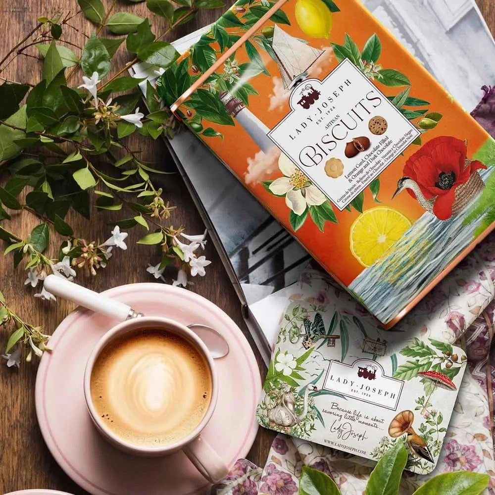 Lady Joseph Keksit Lady Joseph Keksilajitelma lahjalaatikossa