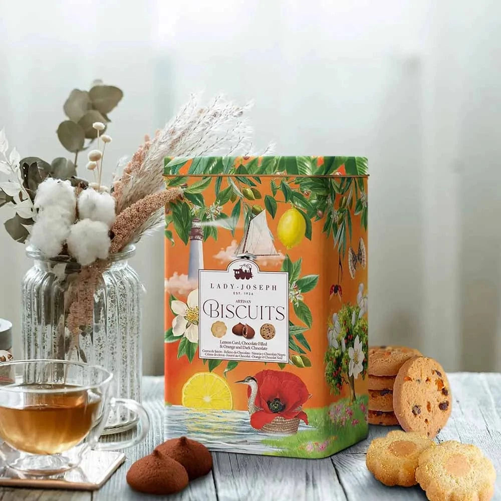 Lady Joseph Keksit Lady Joseph Keksilajitelma lahjalaatikossa